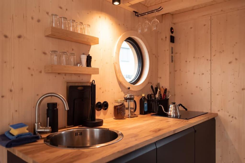 Dein Hausboot Off Fuer Deine Auszeit In Bådhotel *
